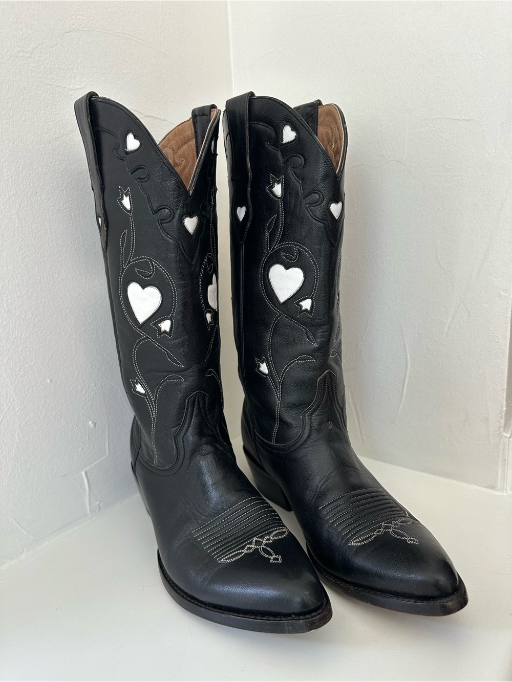 RARE White Tag - Heart Boots - Picture 4 of 11